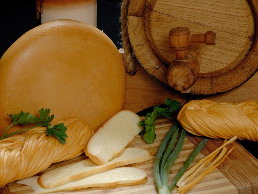 Cooking smoked cheese with our own hands